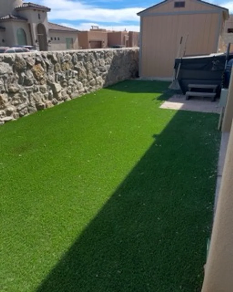 A clean artificial-turf dog area in a Las Cruces yard